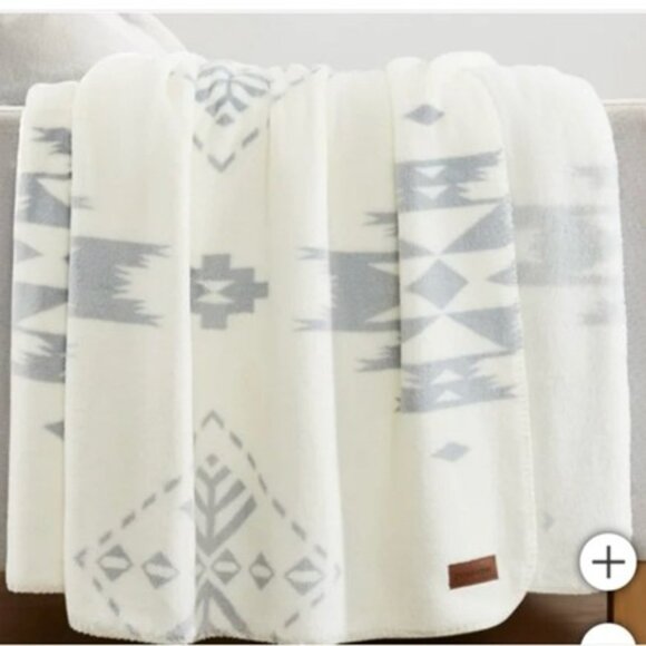 Pendleton Tribal Shera Plush Throw NWT - Picture 1 of 4
